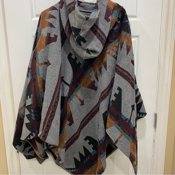 Wool Poncho one size fits all - Picture 3 of 3